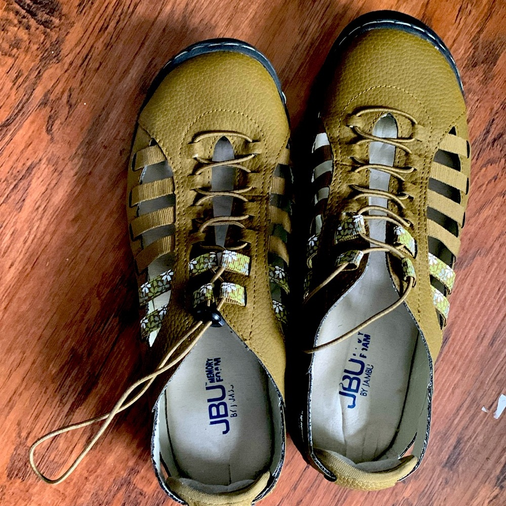 Used JBU shoes